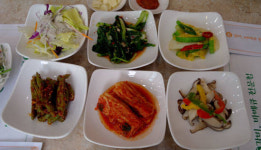 수석 전시장과 석갈비 한 곳에서 식후경