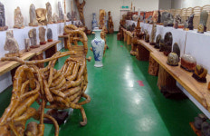 수석 전시장과 석갈비 한 곳에서 식후경