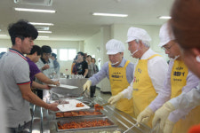 <사진>대전국세청, 배식행사와 찾아가는 현장상담실 운영