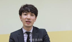 훈남 선생님, 왜 국정화반대 피켓 들었나