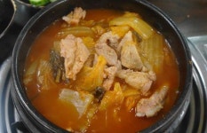 갈비가 들어간 대전 최고 김치찌개의 맛