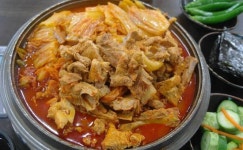 갈비가 들어간 대전 최고 김치찌개의 맛