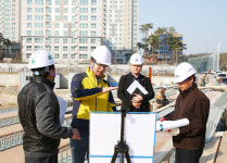 궁동교 공사현장 찾은 허태정 유성구청장