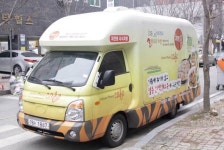 치킨퐁, 홍대 젊음의 거리에서 게릴라 시식행사 진행