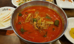 진한 육수와 대파의 절묘한 조화 ‘이화수 전통육개장’