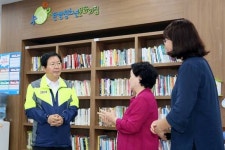 전반기 반환점 돈 장종태 서구청장, 시민들과 '우중 데이트'