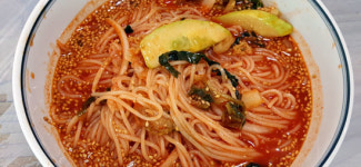 입맛 없는 날. 매콤하게 비벼먹는 ‘고향비빔국수’