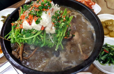 폭염에 지친 내 몸을 살리는 보약 ‘한방들깨오리백숙’