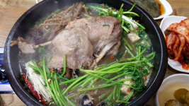폭염에 지친 내 몸을 살리는 보약 ‘한방들깨오리백숙’
