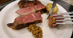 칸지레스토랑Ⅱ(KHANJEE RESTAURANTⅡ) | 자연 숙성명품 ‘드라이에이징’스테이크의 명소 ‘칸 스테이크’