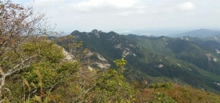 민중의 힘 모여 민주주의 국가 만드는 형상