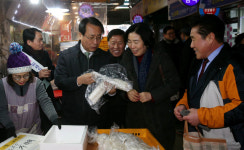 한현택 동구청장, 중앙-용운시장에서 장보기