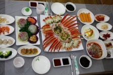 가득한 상차림으로 속초 현지인들까지 만족하는 대게 맛집 팔도게찜