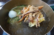 관광객들이 주목한 진주 맛집 얼치기냉면숯불갈비의 33년 노하우