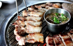 제주도 서귀포시 흑돼지 전문 맛집 ‘돈가득’, 복분자 흑돼지로 인기 고공행진.