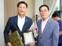 이희환 구본환 대전 유성구의원, 감사패 받아