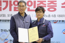 충교노, 대교련 이끌고 한국노총 가입