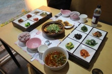 집밥 분위기 매력 풍기는 지중해마을 한정식 맛집 12찬 별미