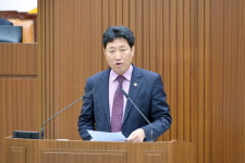 세종시 야구장 방치된 폐기물 등 체육시설 관리 지적