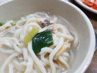 대부도 맛집 ‘엄지척까투리할매손칼국수’, 주문 즉시 끓여내는 바지락손칼국수 ‘눈길’