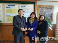 아산시 신창면 남·여 새마을의회 지역 학교에 장학금 전달