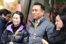 [포토] 구본영 천안시장 전통시장 애용해 주세요