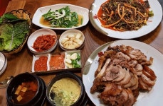 왕족발과 가브리살 보쌈의 진화된 맛 보이는 족족