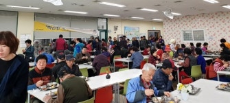 다문화장학회 동구정다운어르신복지관에서 3월급식 봉사