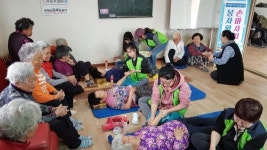 충남도립대 청양군다문화센터, 손 마사지 봉사