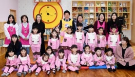 박용갑 중구청장, 문화마을관리원 독서체험관서 어린이 대상 동화구연