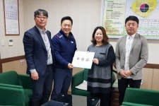 골프동호회 인터파, 신아원에 성금 전달