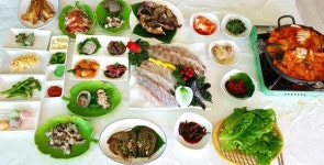 안면도 백사장항 제철 수산물 명소 백사장수산물 회센터