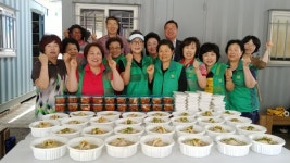 용두동 새마을부녀회, 정성 듬뿍 삼계탕 전달