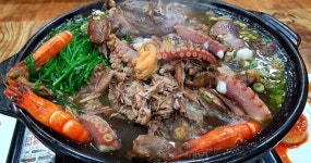 국물 안 남기는 보약 같은 삼계탕 회동 전복삼계탕