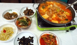 43년 지켜온 돼지김치찌개 명소 학선식당