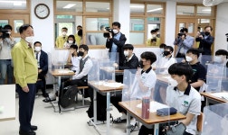 고3 첫 등교…대전·세종·충남 교육감 현장방문
