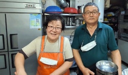 어머니 손맛의 콩나물밥과 한우육회 전통콩나물밥