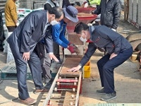 홍승주 천안시 입장면장, 입장농협 청년부와 못자리 작업 현장방문 및 일손 돕기