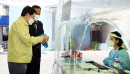 장종태 대전 서구청장, 관저보건지소 임시 선별검사소 방문