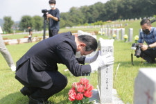 박상돈 천안시장, 일본군 위안부 피해자 묘역 참배