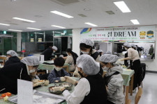 천안시종합사회복지관, 한부모가족과 함께하는 설맞이 만두 빚기 성료