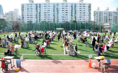 박종용표 코로나시대 입학식 운동장과 태극기