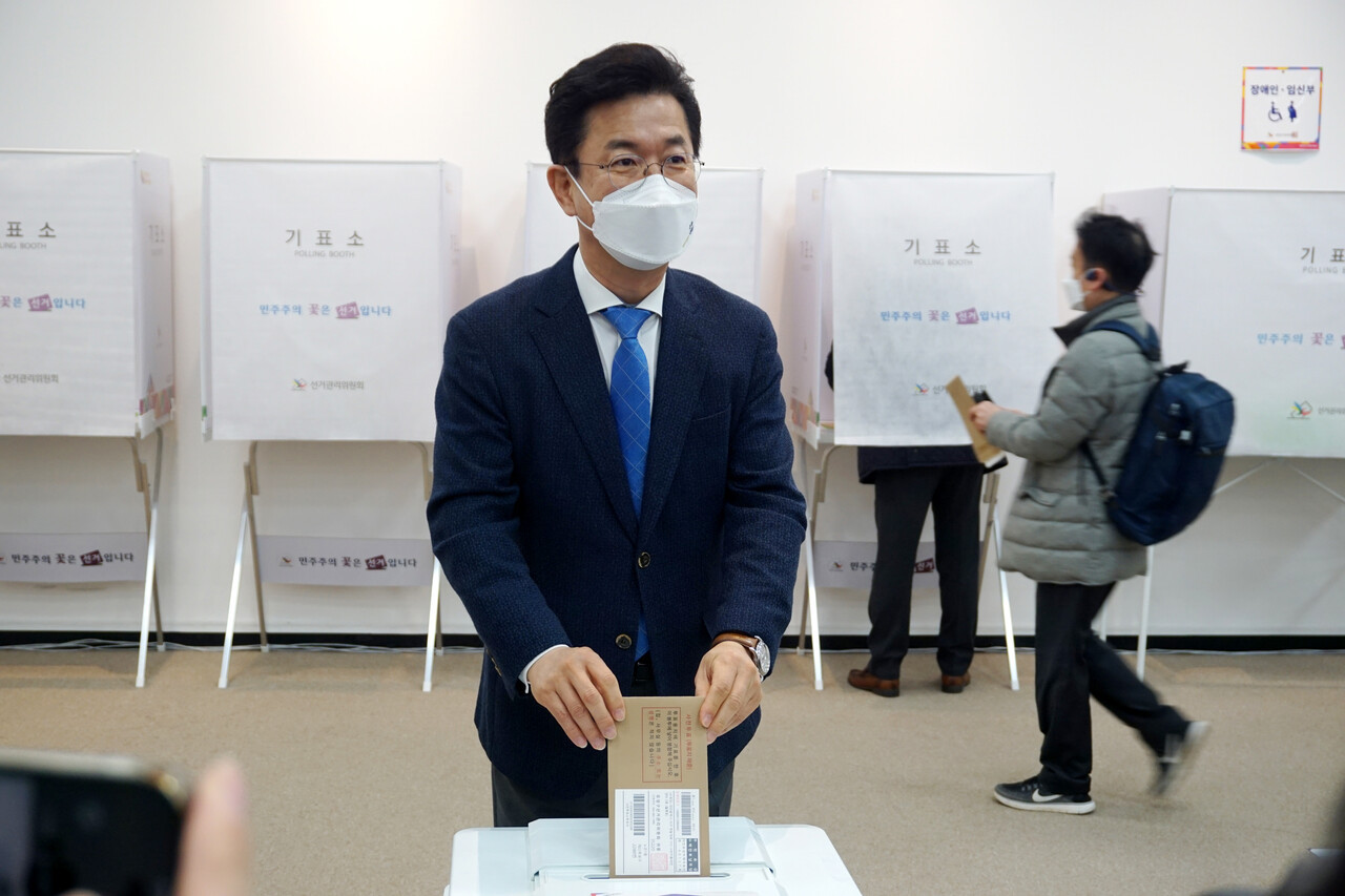 10·16 재·보궐선거 첫날 사전투표율 3.55%로 나타나, 실시된 5개 선거구에서 투표량 증가 현상 발생