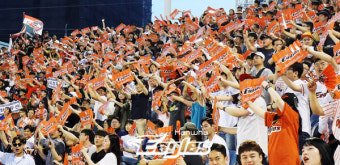 '최강 한화' 외치는 팬, '최강 팬' 울리는 한화이글스