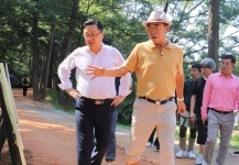 계족산황톳길 찾은 이장우 시장 대전시가 휴양림으로 확대발전 시키겠다