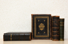 창원임마누엘교회 이종승 목사, 백석대 기독교박물관에 古성경 등 유물 4점 기증