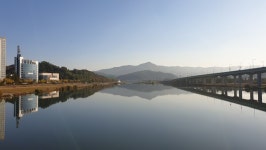 《대칭》 거꾸로 보아도 거꾸로 읽어도 