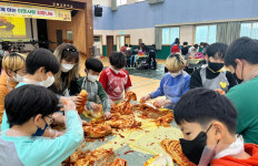 군북초 학생들이 만든 김장김치, 독거노인 등에게 전달