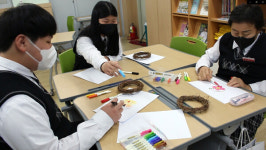 75세 만학도 금산동중 박복임 학생, 금산군수상 표창