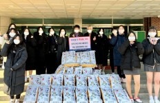 대전둔산여고 학생들이 서구 갈마1동에 사랑의 쌀 기탁